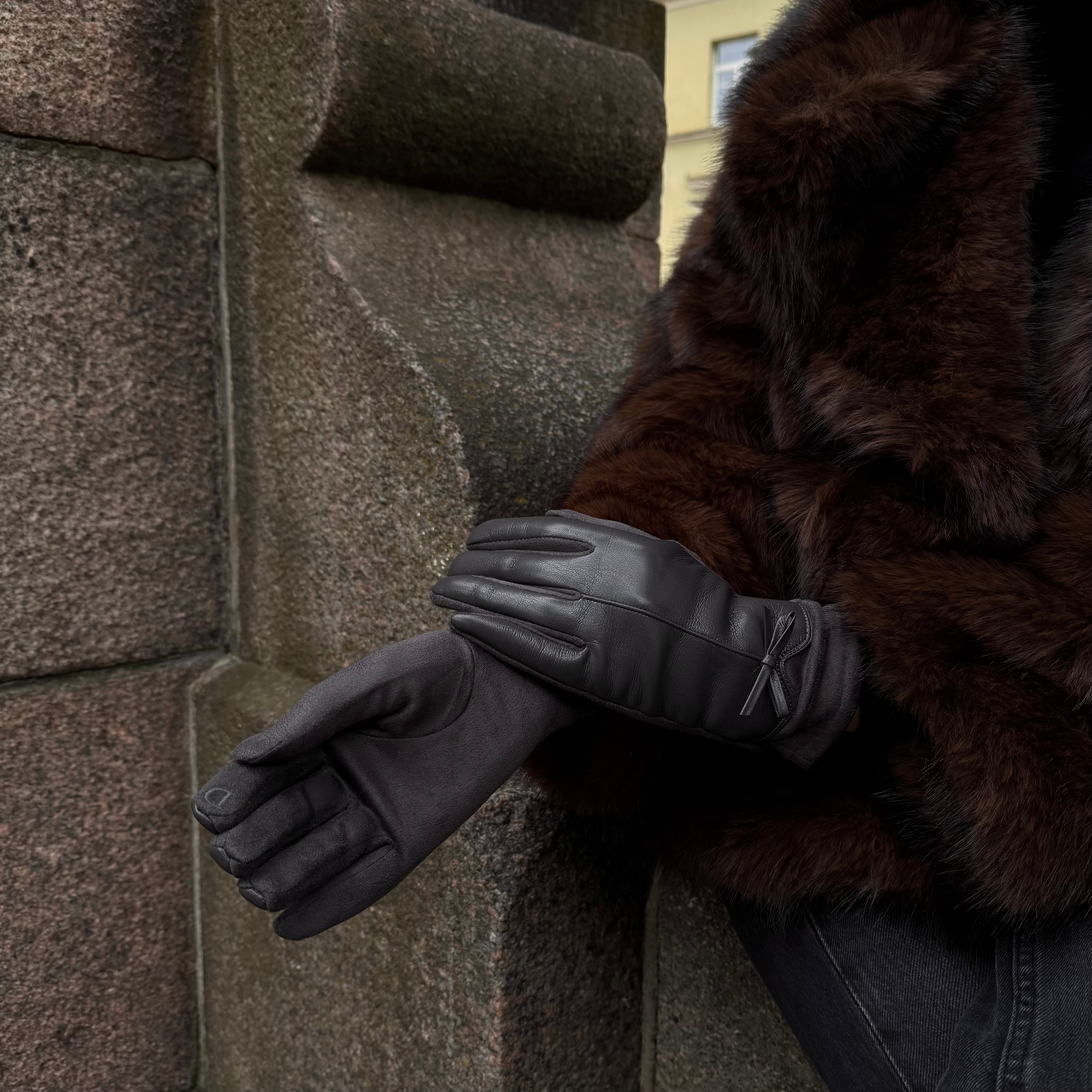 Pirštinės su kaspinėliu