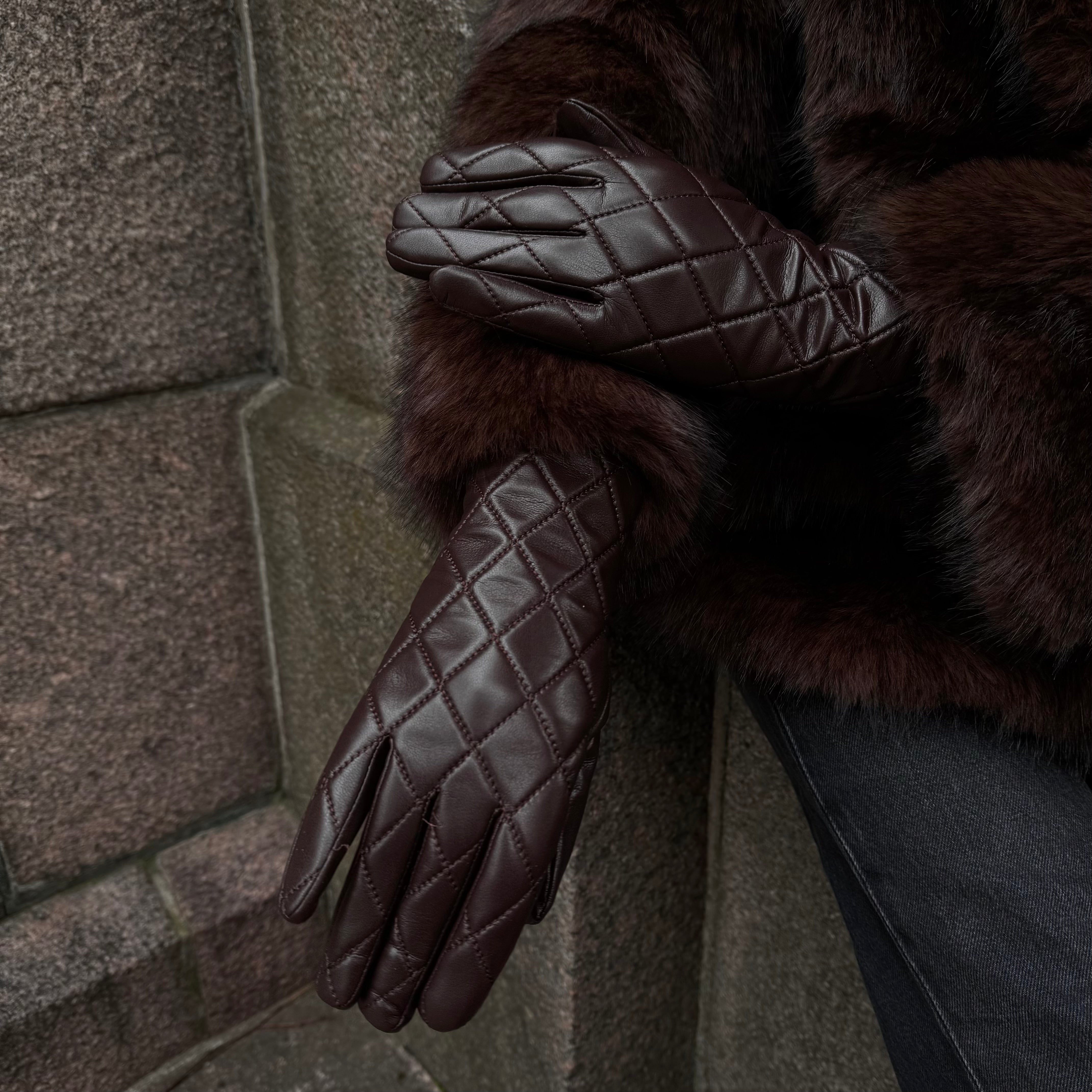 Dygsniuotos pirštinės