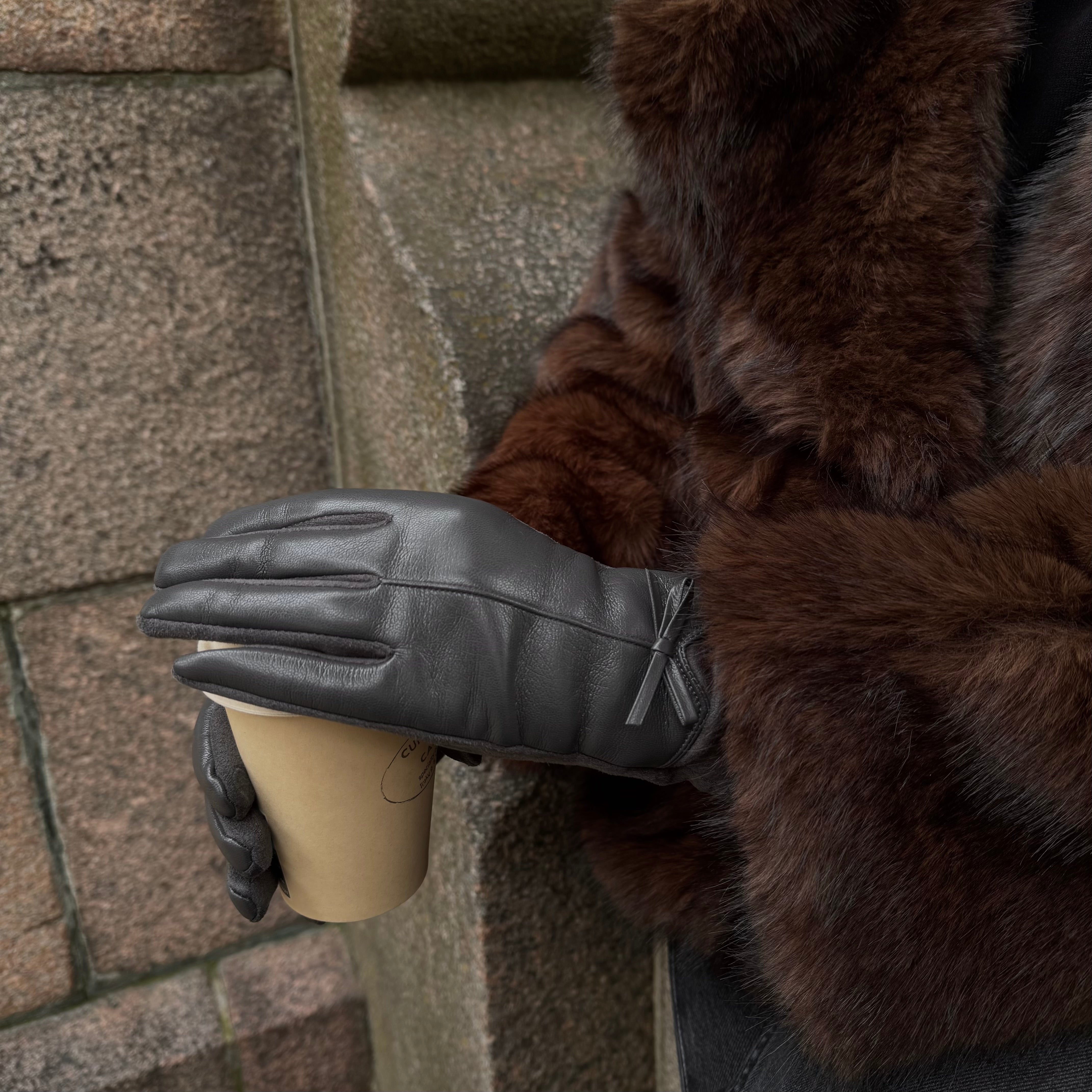 Pirštinės su kaspinėliu