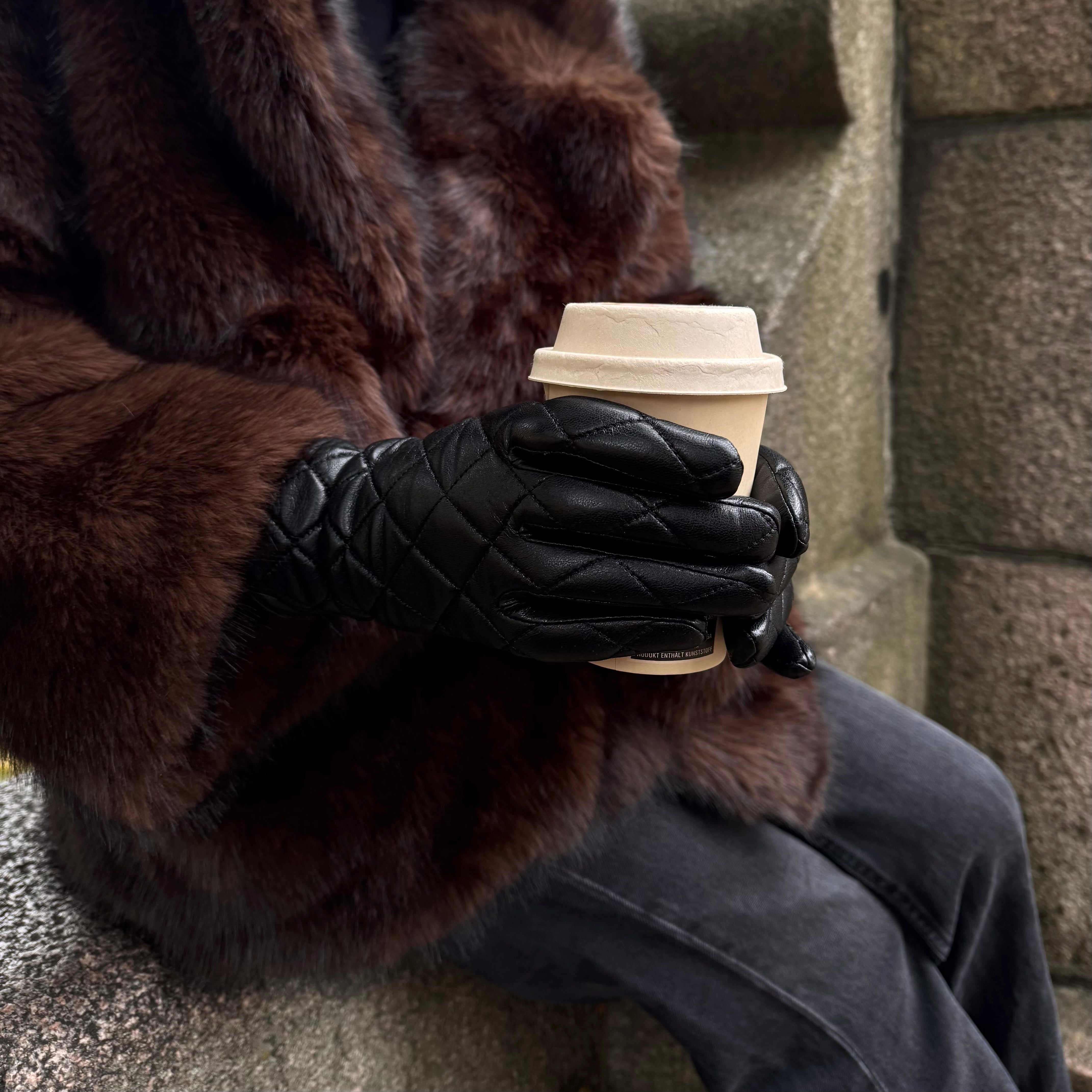 Dygsniuotos pirštinės