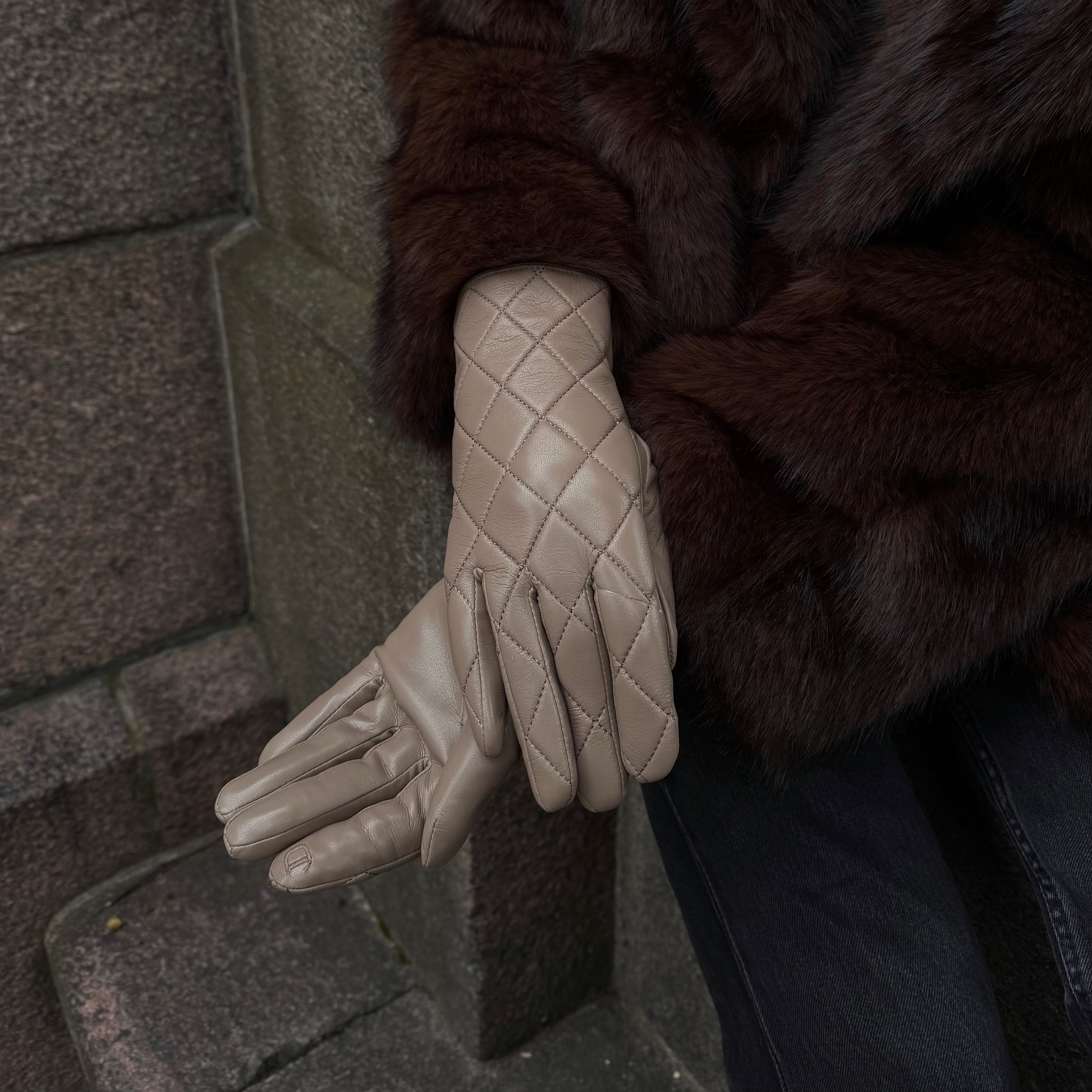 Dygsniuotos pirštinės