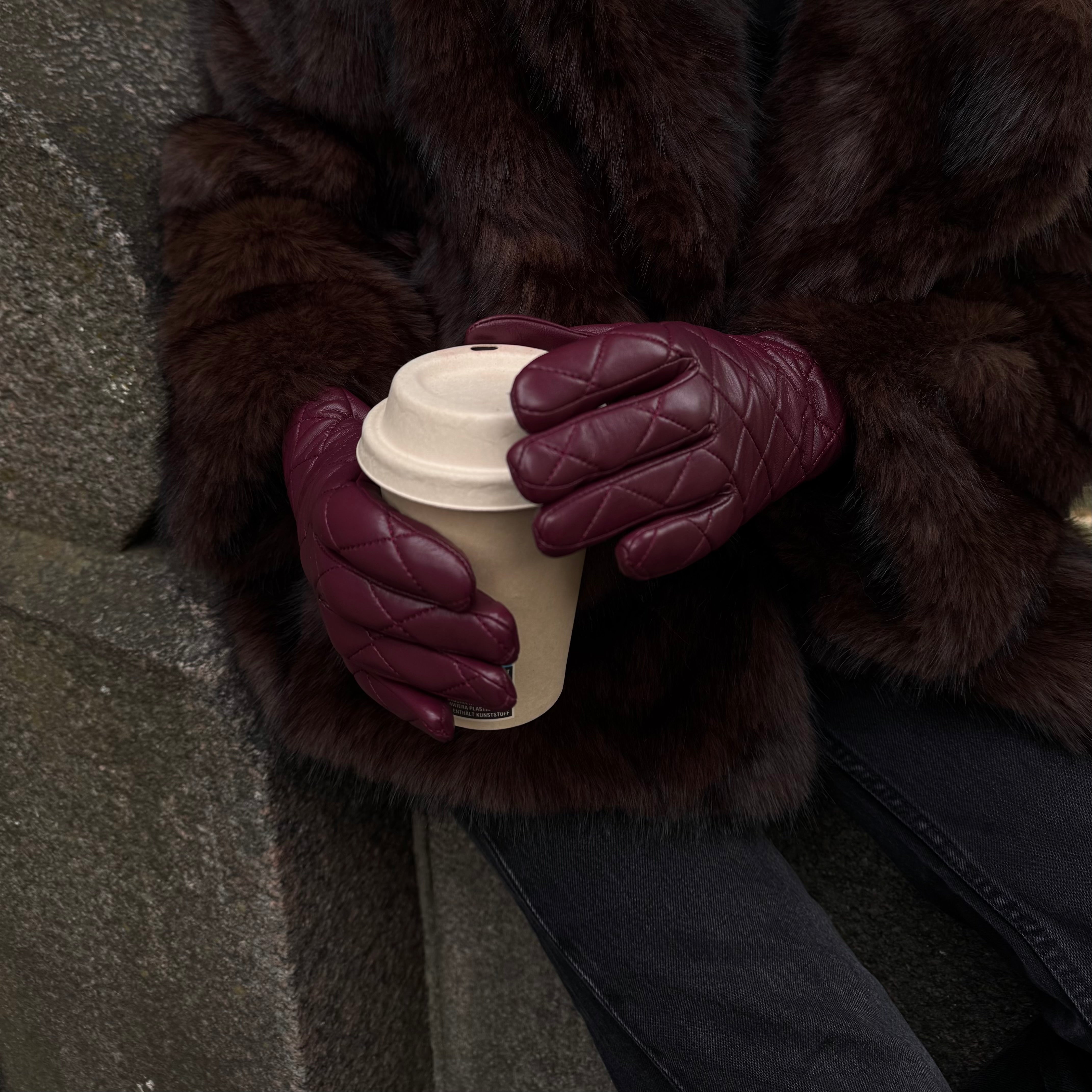 Dygsniuotos pirštinės