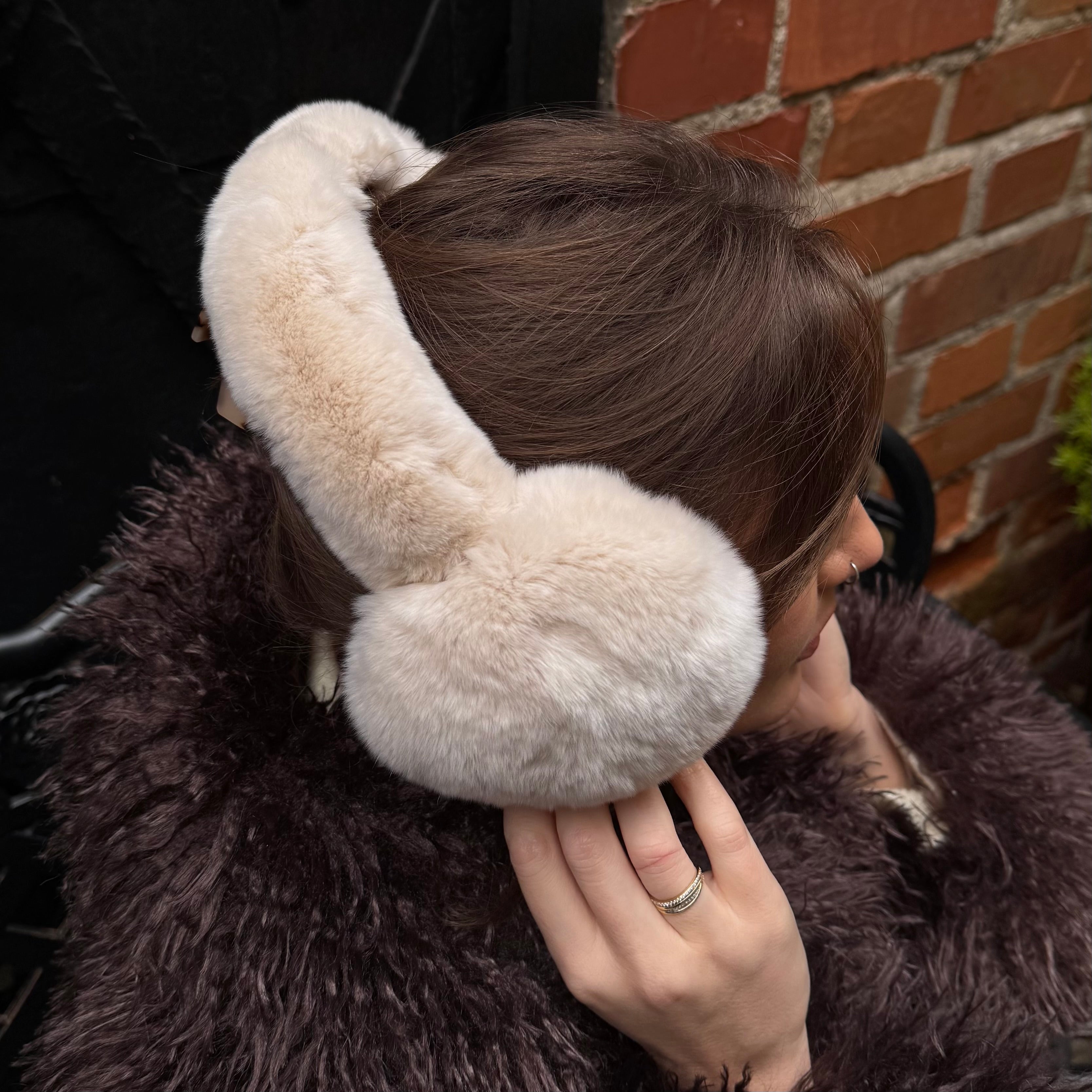 Minkštos natūralaus kailio ausinės