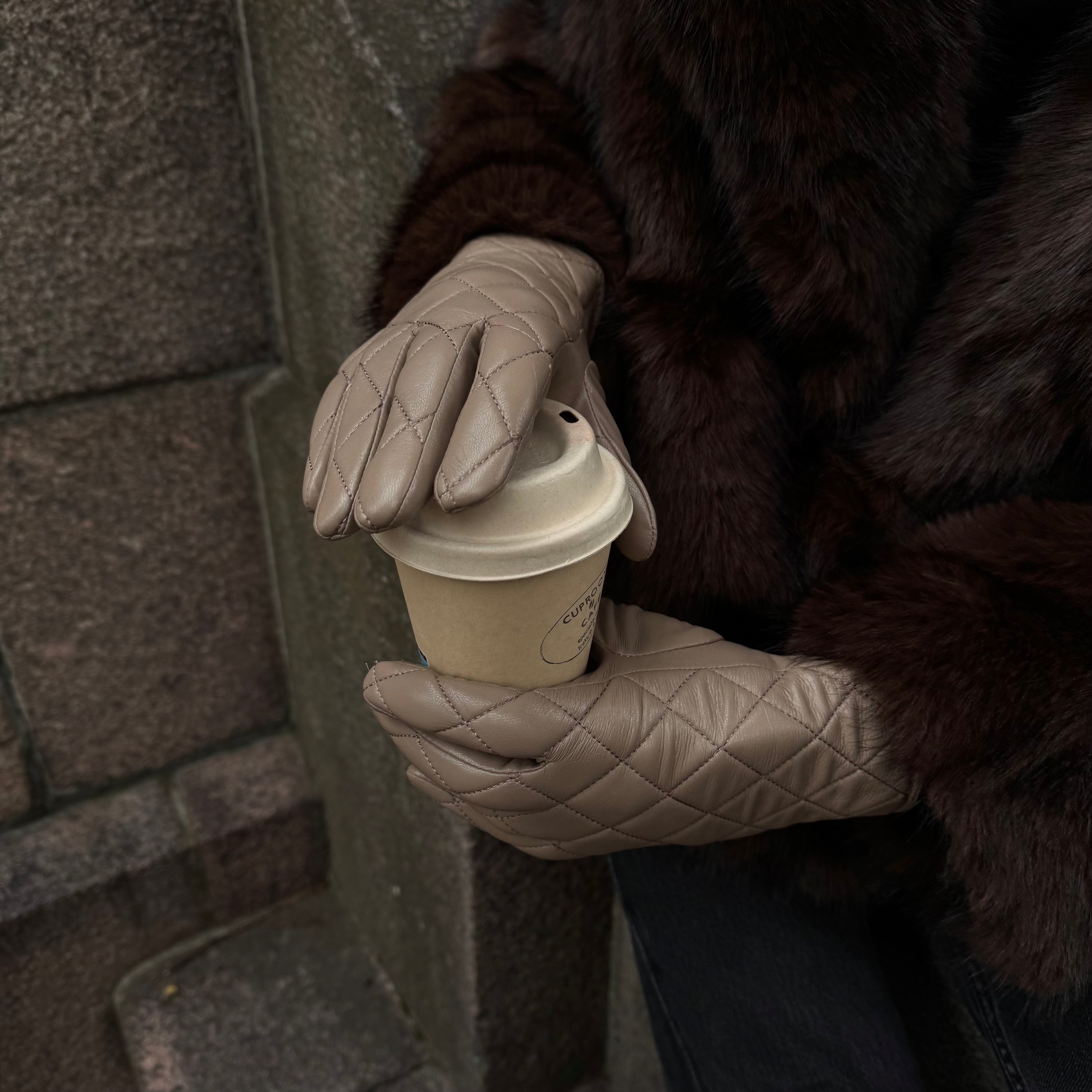 Dygsniuotos pirštinės