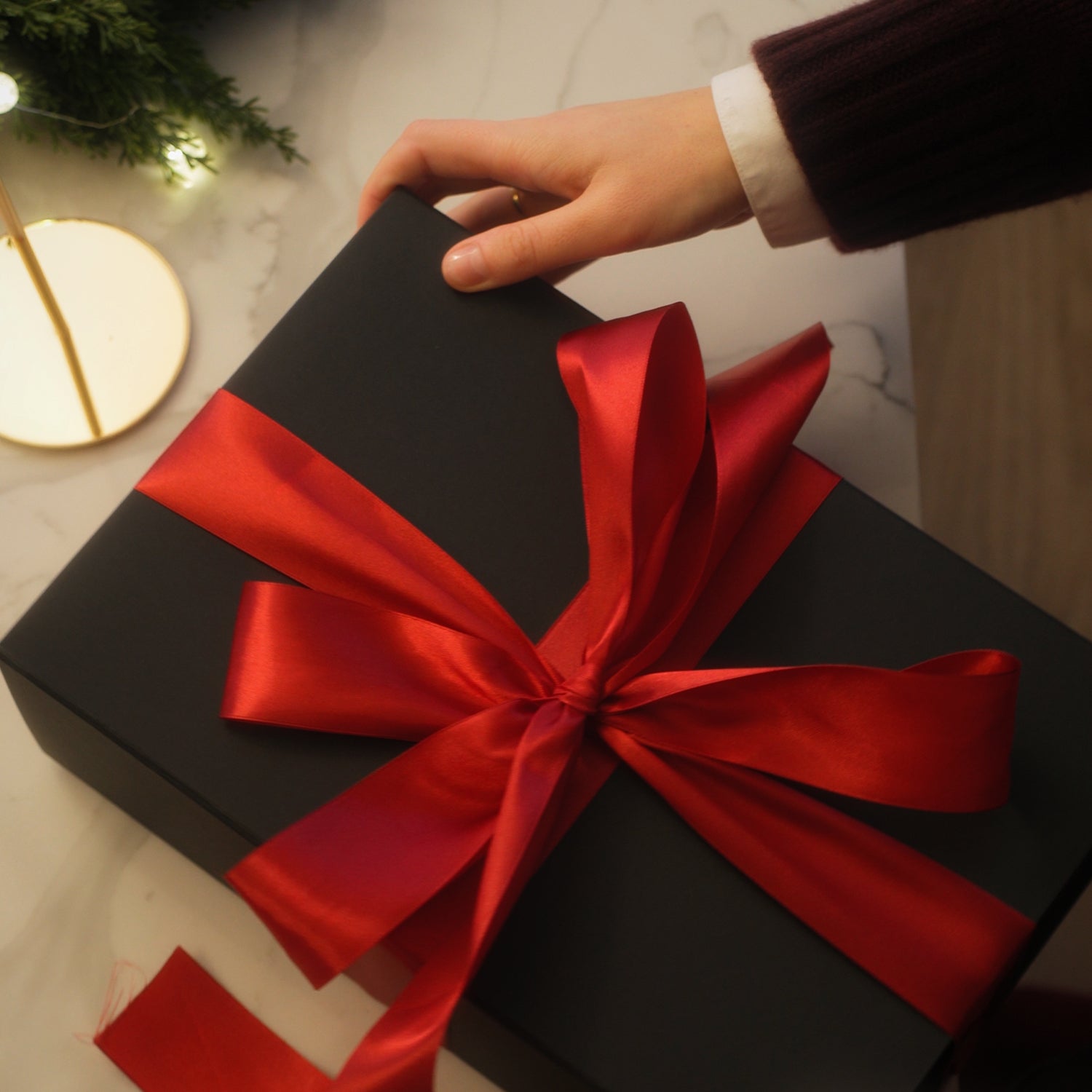 Natūralaus kailio ausinių, šaliko ir pirštinių dovanų rinkinys